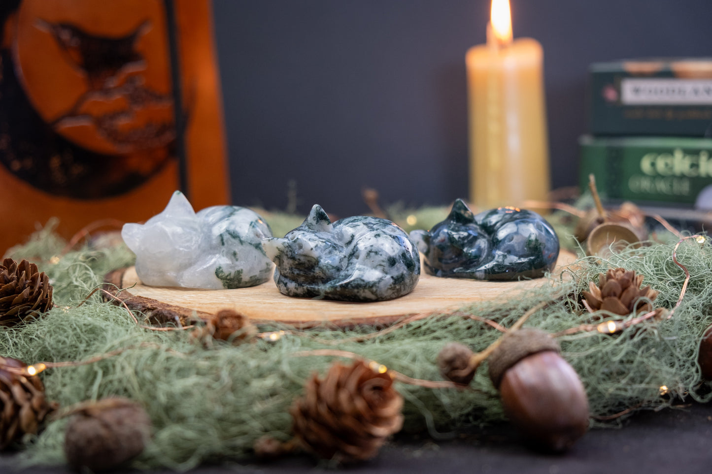 Moss Agate Crystal Cat Carving, Green Gemstone Cat Totem for Balance, Growth and Connection to Nature