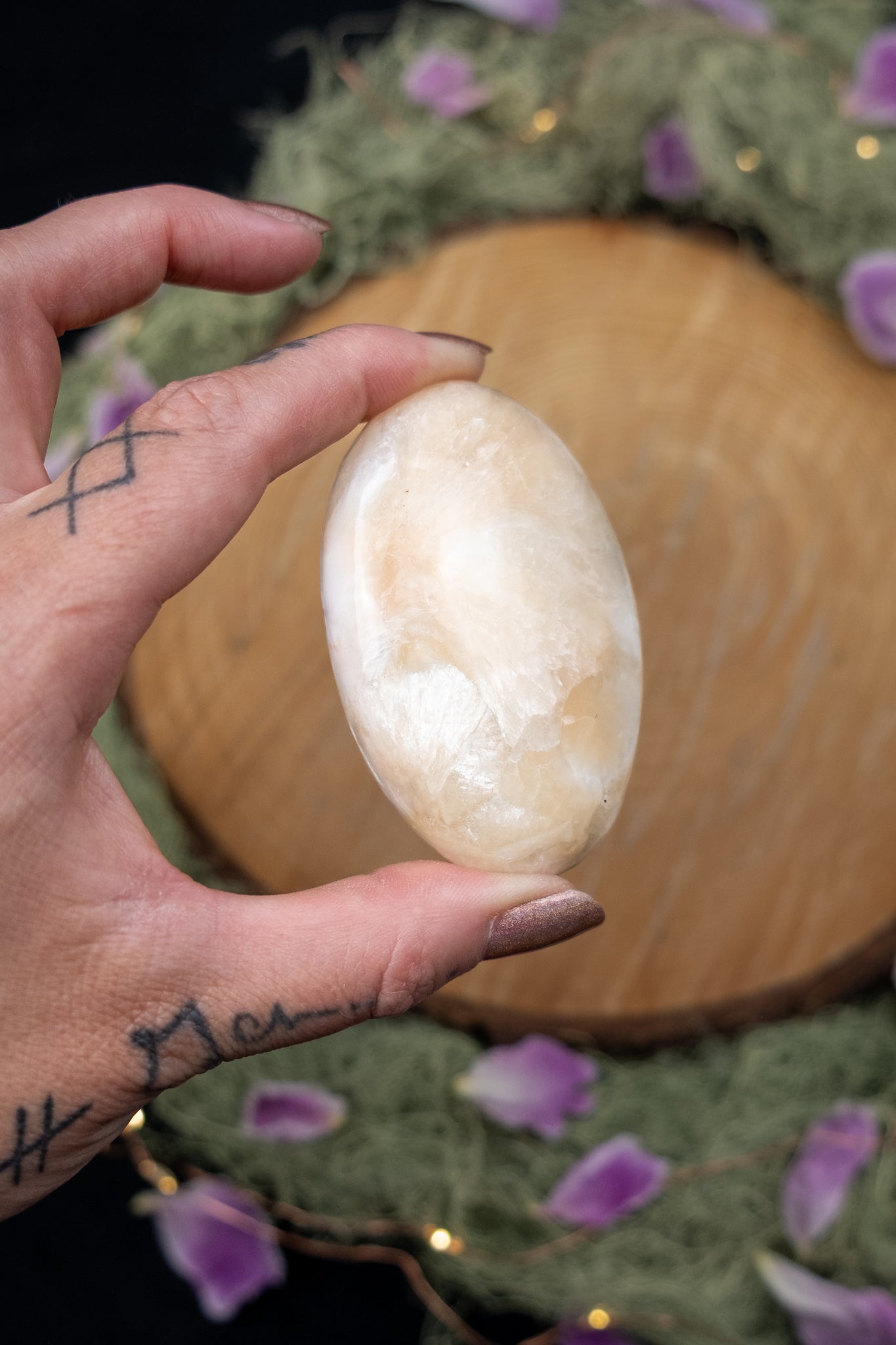 Scolecite Palm Stone