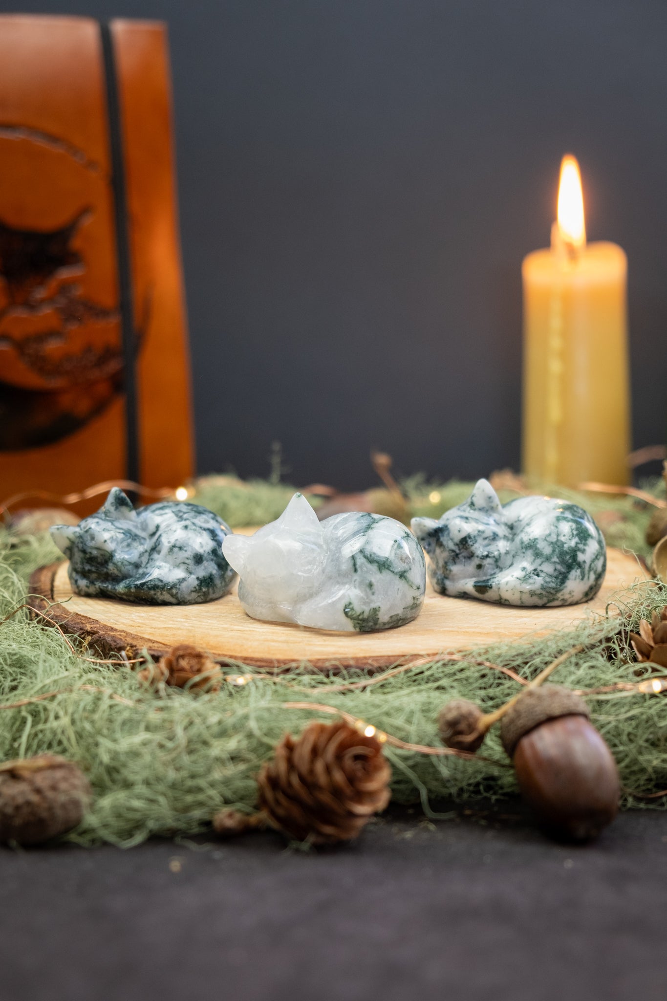 Moss Agate Crystal Cat Carving, Green Gemstone Cat Totem for Balance, Growth and Connection to Nature
