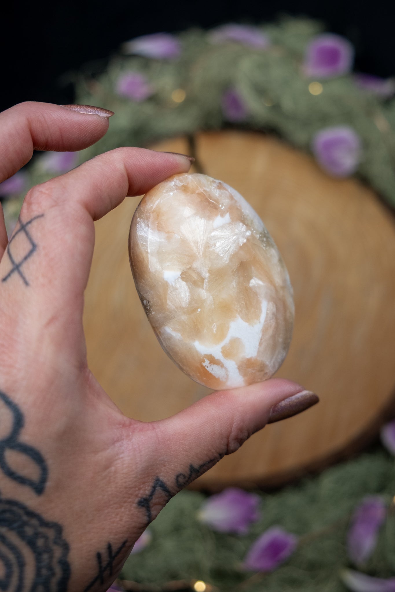 Scolecite Palm Stone