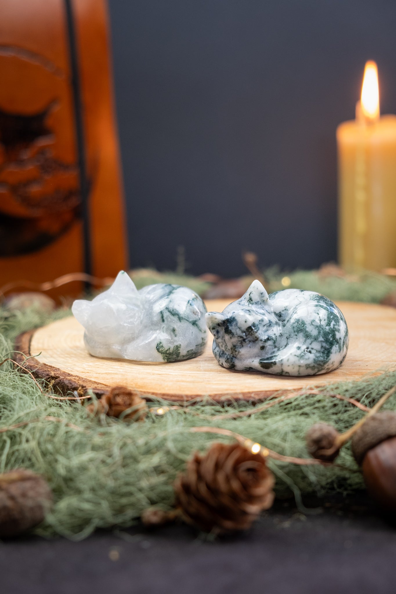 Moss Agate Crystal Cat Carving, Green Gemstone Cat Totem for Balance, Growth and Connection to Nature