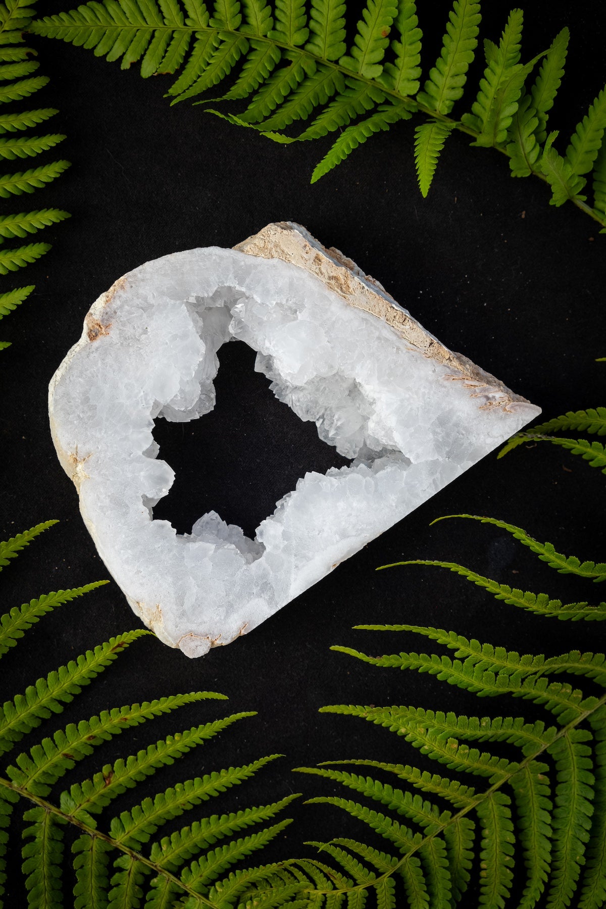 Quartz crystal portal, Quartz cave, Crystal Geode, Crystal to cleanse energy, Promotes flow of chi, Positive energy, High vibe stone. (Copy)