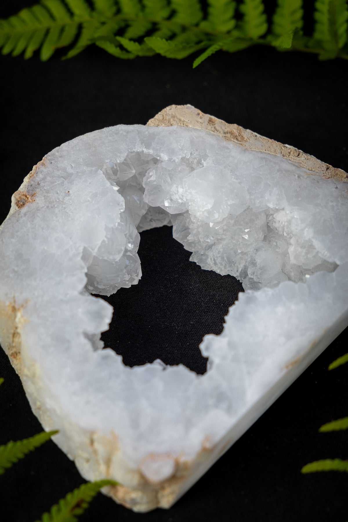 Quartz crystal portal, Quartz cave, Crystal Geode, Crystal to cleanse energy, Promotes flow of chi, Positive energy, High vibe stone. (Copy)