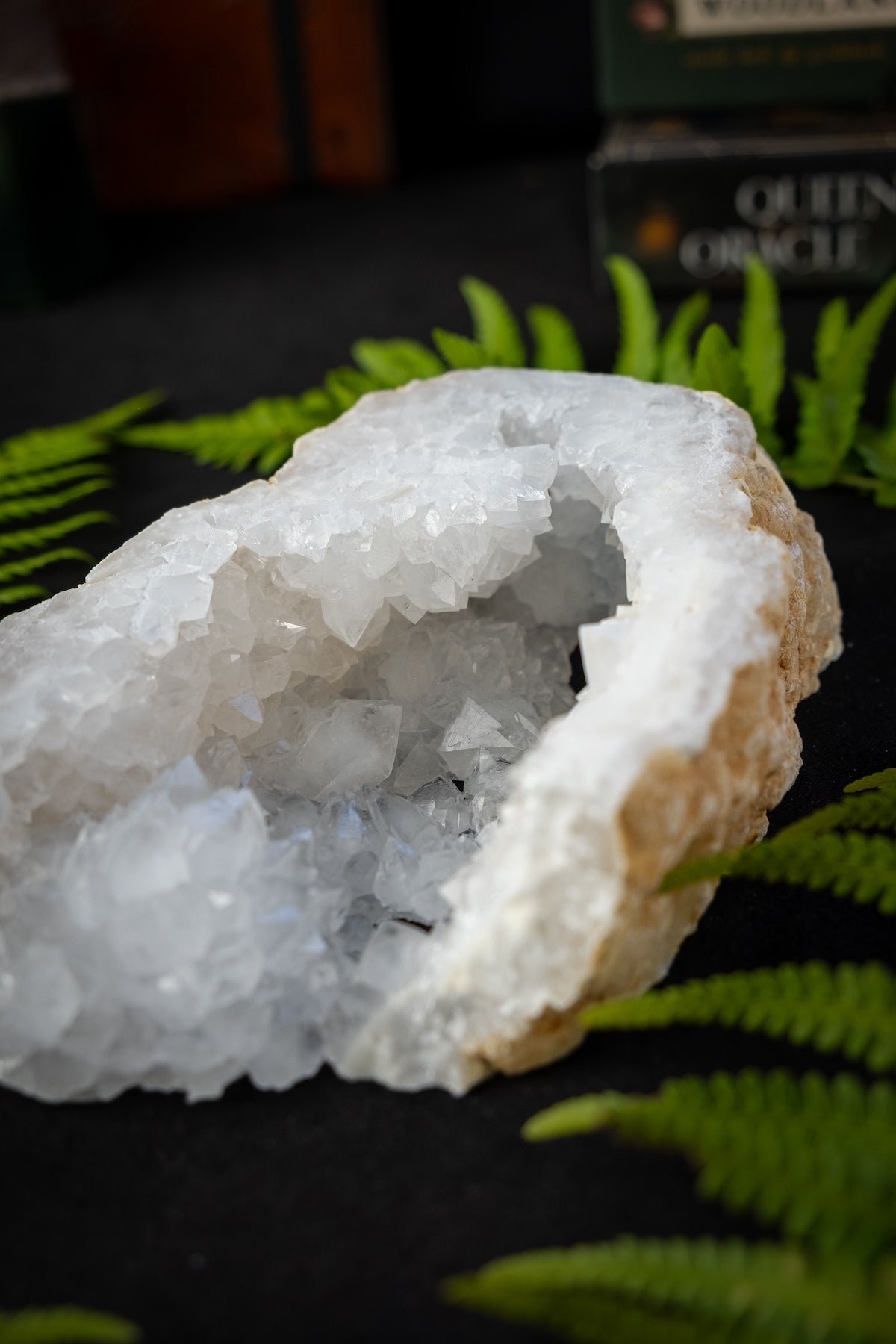 Quartz crystal portal, Quartz cave, Crystal Geode, Crystal to cleanse energy, Promotes flow of chi, Positive energy, High vibe stone.