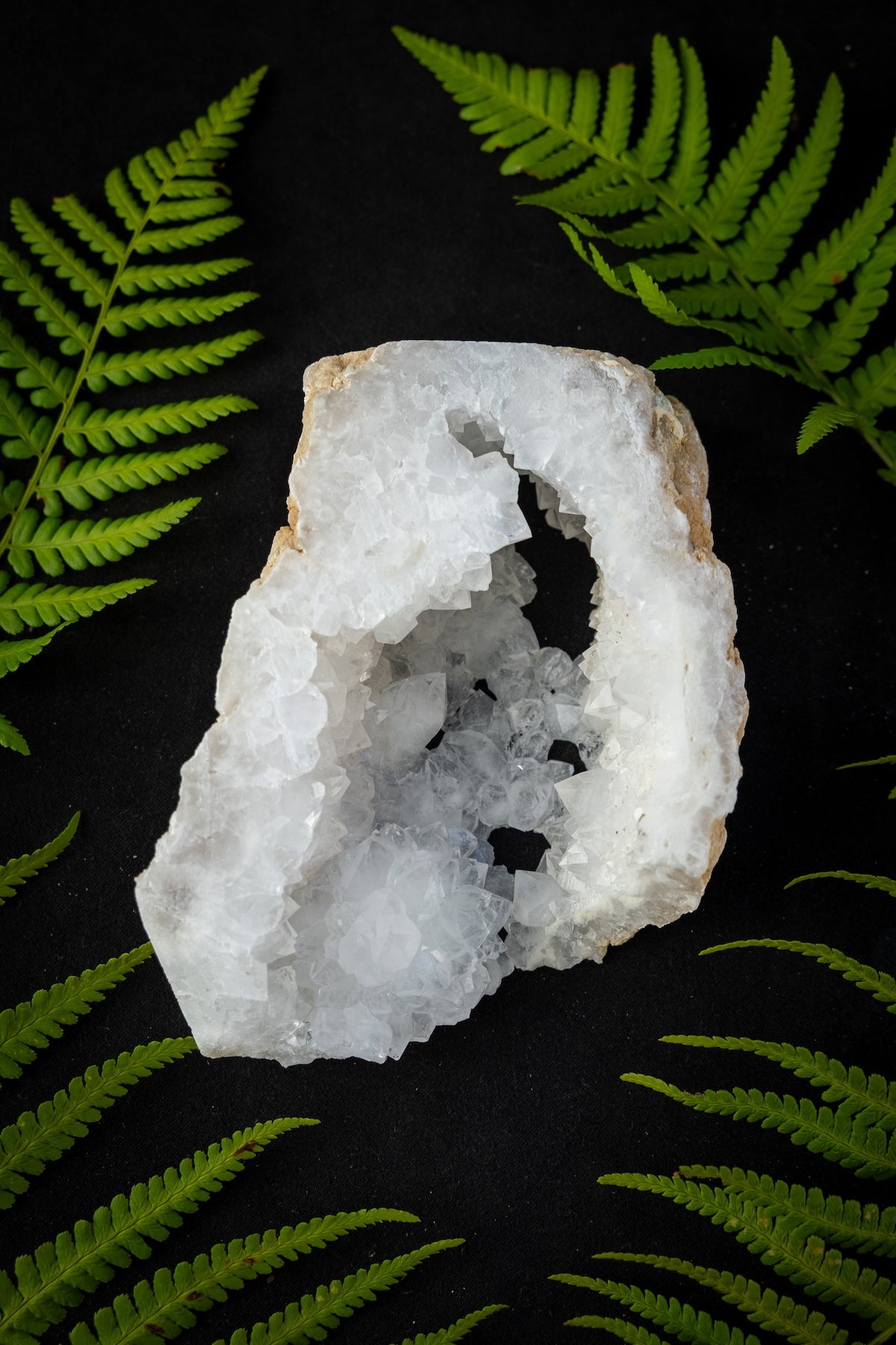 Quartz crystal portal, Quartz cave, Crystal Geode, Crystal to cleanse energy, Promotes flow of chi, Positive energy, High vibe stone.