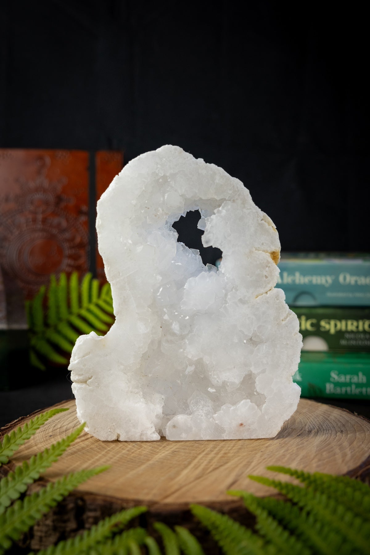 Quartz crystal portal, Quartz cave, Crystal Geode, Crystal to cleanse energy, Promotes flow of chi, Positive energy, High vibe stone.