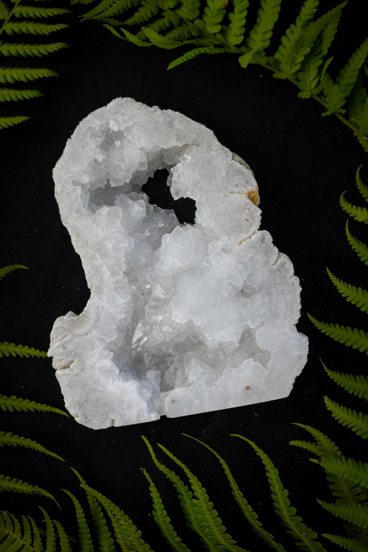 Quartz crystal portal, Quartz cave, Crystal Geode, Crystal to cleanse energy, Promotes flow of chi, Positive energy, High vibe stone.