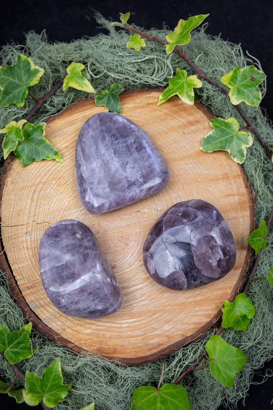 Purple Anhydrite Crystal Galet, High Grade Anhydrite Gemstone, Polished Healing Stone for Intuition, Insight and Third Eye Chakra Support
