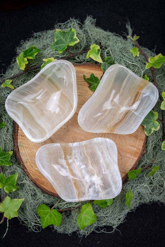 Onyx Crystal Bowl, Hand Carved Onyx Gem Bowl, Natural Stone Offering Dish, Delicate High Grade Onyx for Cleansing and Intention Work