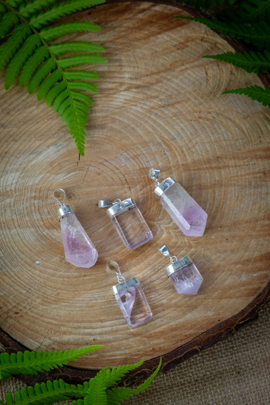 Kunzite crystal, silver pendant, Genuine A grade, Crystal to remove obstacles, Crystal for powerful peace, Connect to the infinite source of love.