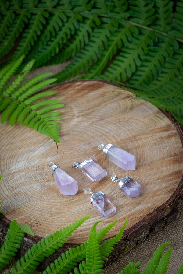 Kunzite crystal, silver pendant, Genuine A grade, Crystal to remove obstacles, Crystal for powerful peace, Connect to the infinite source of love.