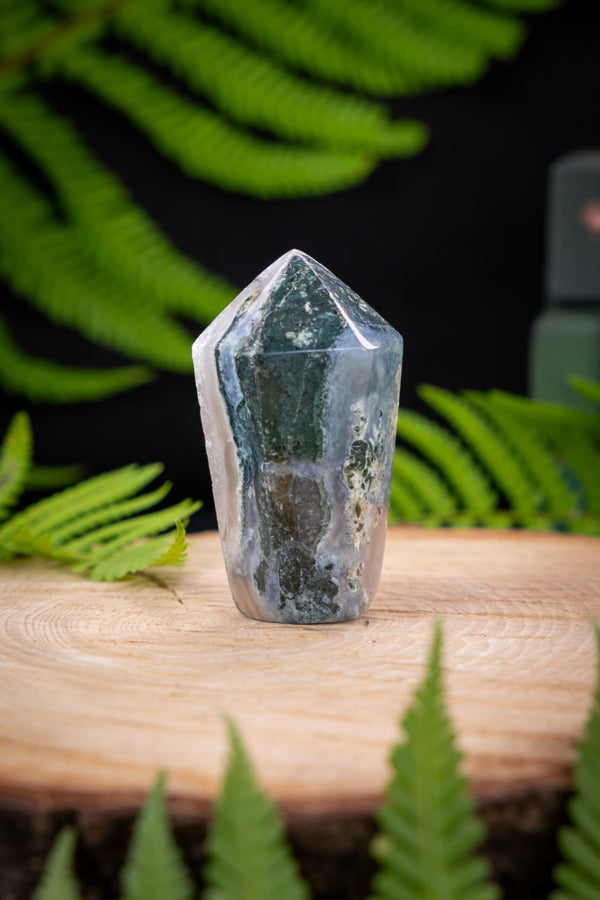 Moss Agate crystal, Grounding crystal, Gaia energy.