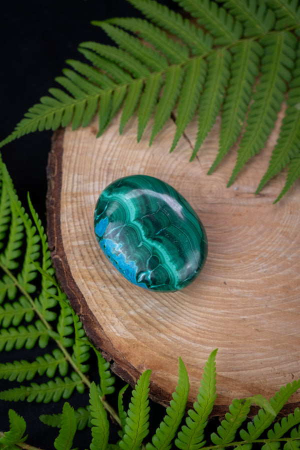 Malacholla crystal palmstone, Chrysocolla and Malachite.