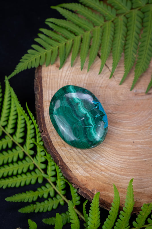 Malacholla crystal palmstone, Chrysocolla and Malachite.