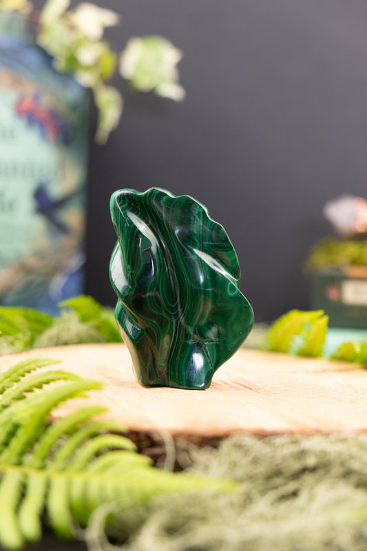 Malachite Crystal Freeform, Balancing and soothing crystal, Transformation crystal, Detoxifying gemstone, Green and black crystal freeform.