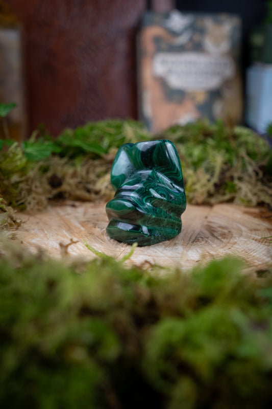 Malachite Crystal Freeform, Balancing and soothing crystal, Transformation crystal, Detoxifying gemstone, Green and black crystal freeform.