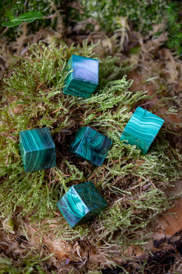 Malachite Crystal Cube, Balancing and soothing crystal, Transformation crystal, Detoxifying gemstone, Green and black crystal freeform.