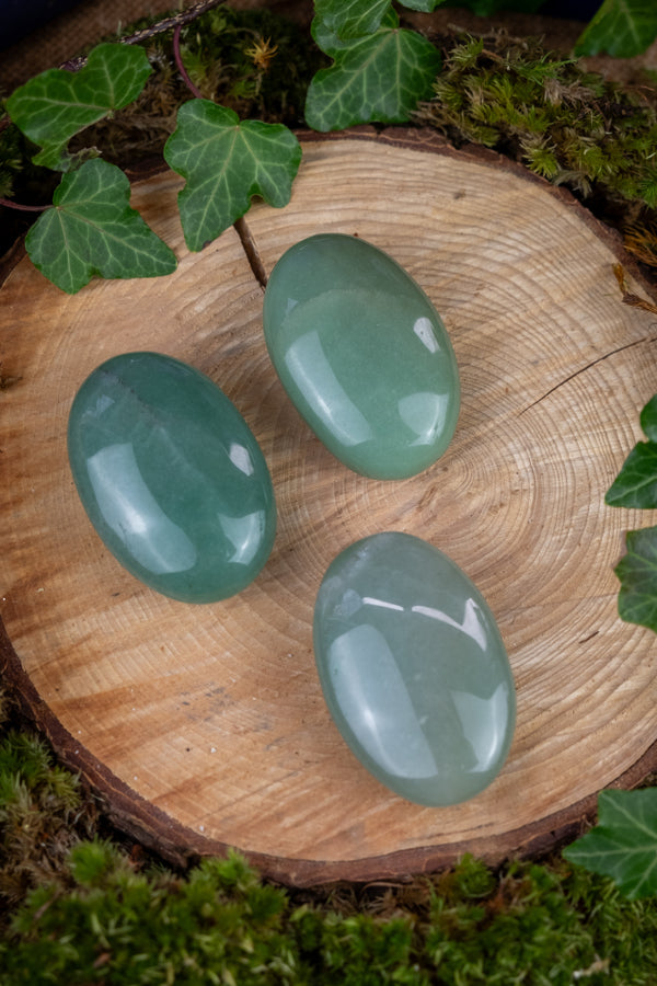 Green Aventurine Palm Stone, Heart Chakra Crystal, Luck, Prosperity, Emotional Healing, Calming Gemstone, Meditation, Reiki, Spiritual Stone