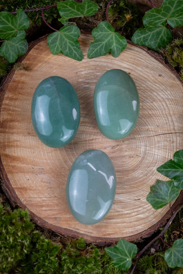 Green Aventurine Palm Stone, Heart Chakra Crystal, Luck, Prosperity, Emotional Healing, Calming Gemstone, Meditation, Reiki, Spiritual Stone