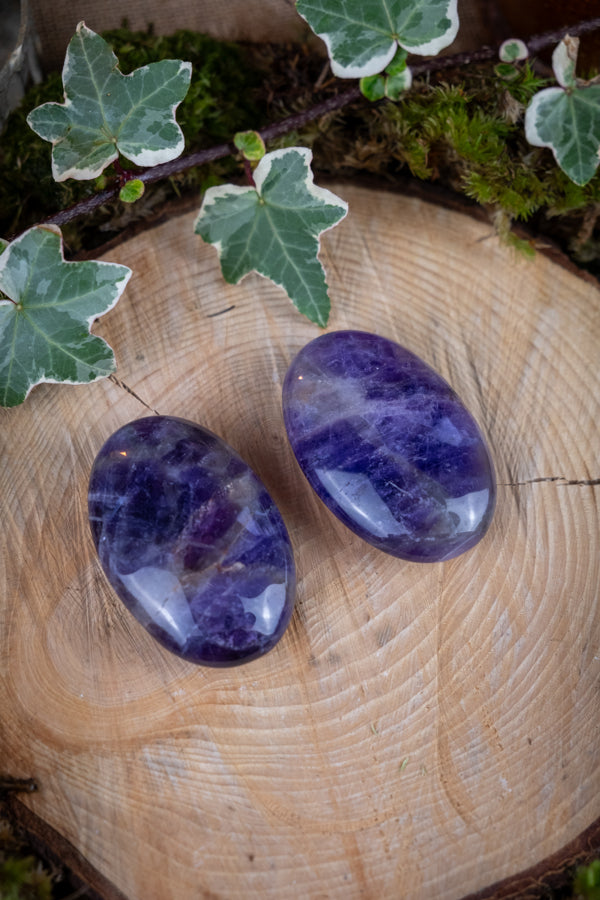 Amethyst Palm Stone, Calming Crystal, Healing Gem, Meditation Stone, Third Eye & Crown Chakra, Stress Relief, Spiritual Growth, Intuition