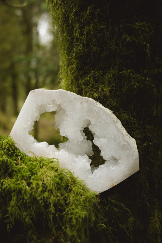 Quartz crystal portal, Infinity symbol, Quartz cave, Crystal Geode, Crystal to cleanse energy, Flow of chi, Positive energy, High vibe stone.