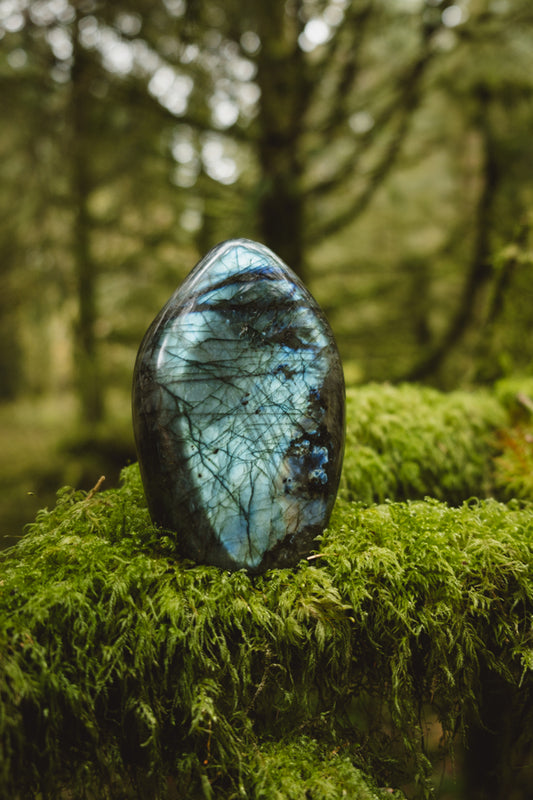 Labradorite Crystal freeform, Crystal for intuition, Spiritual gift, Akashic records, Psychic crystal, Protection stone. A stone of magic.