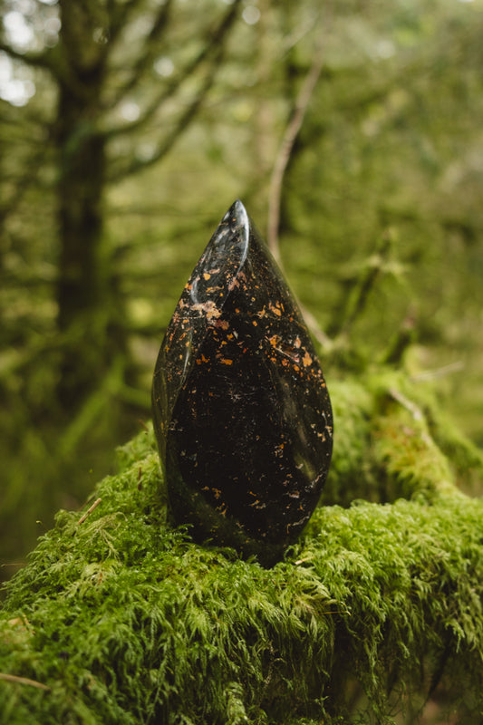 Black Tourmaline with Hematite crystal, Purify and protect your home, Grounding crystal, EMF protection, Absorb negativity.