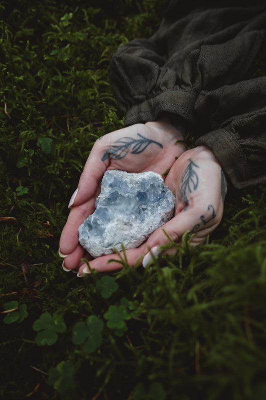 Celestite crystal cluster, A+ grade, Ethically sourced, Crystal for calm & heal, Crystal for peace, Angel crystal, Small crystal geode.