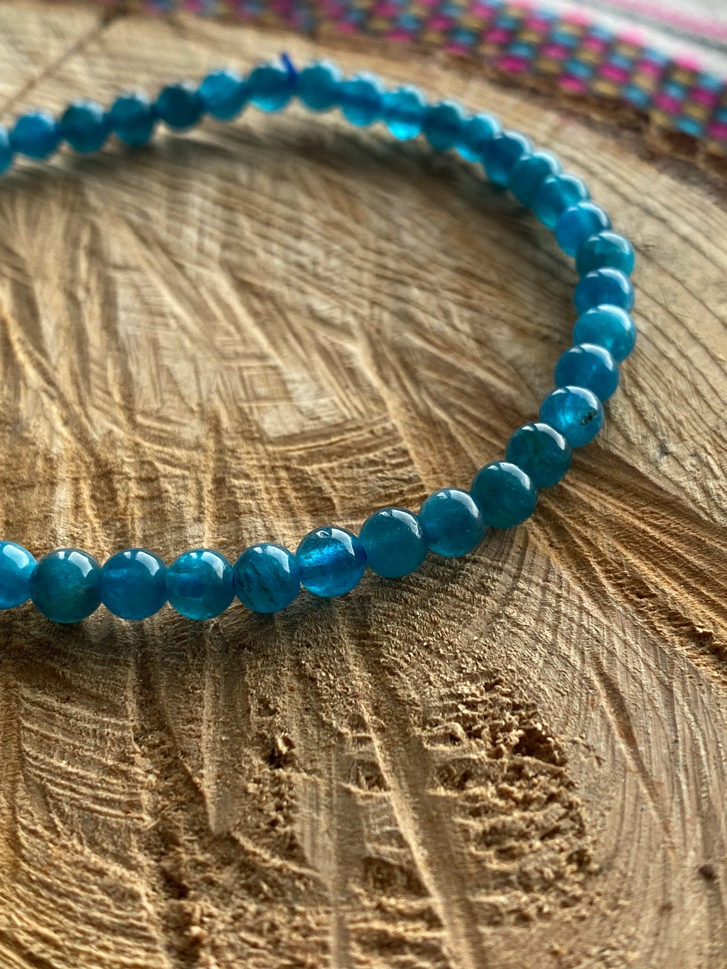 Apatite crystal bracelet, crystal to clear confusion, achieve goals, cleanse aura, promotes harmony