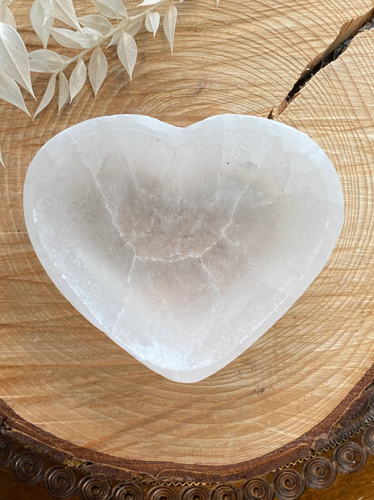 Selenite heart bowl / charging bowl - Cleanses crystals and your energy, Purifying crystal Promoting harmony and calm, Crown Chakra