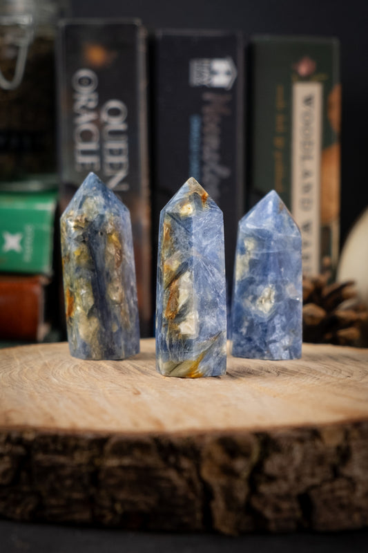 Kyanite crystal points, Cord cutting crystal, Balances yin-yang energy, Aligns all chakras, Removes blockages, Self cleansing crystal.