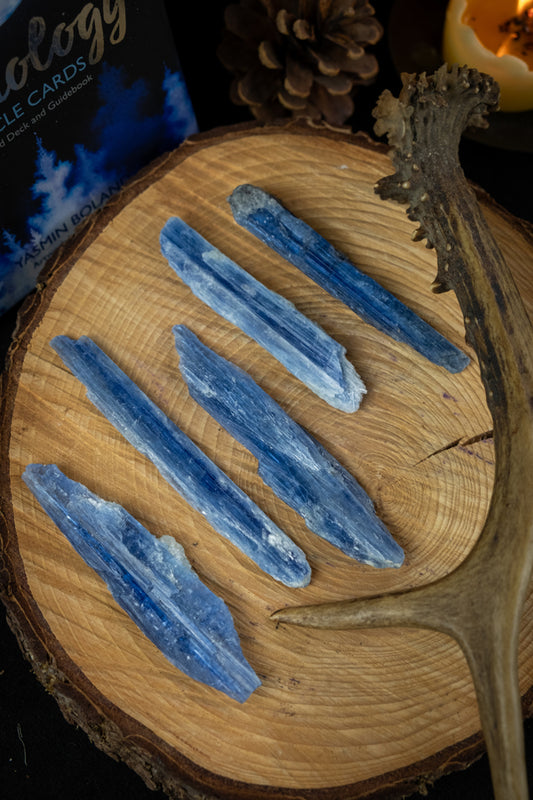 Blue Kyanite Crystal blade, Cord cutting crystal, Balances yin-yang energy, Aligns all chakras, Removes blockages, High vibe crystal.