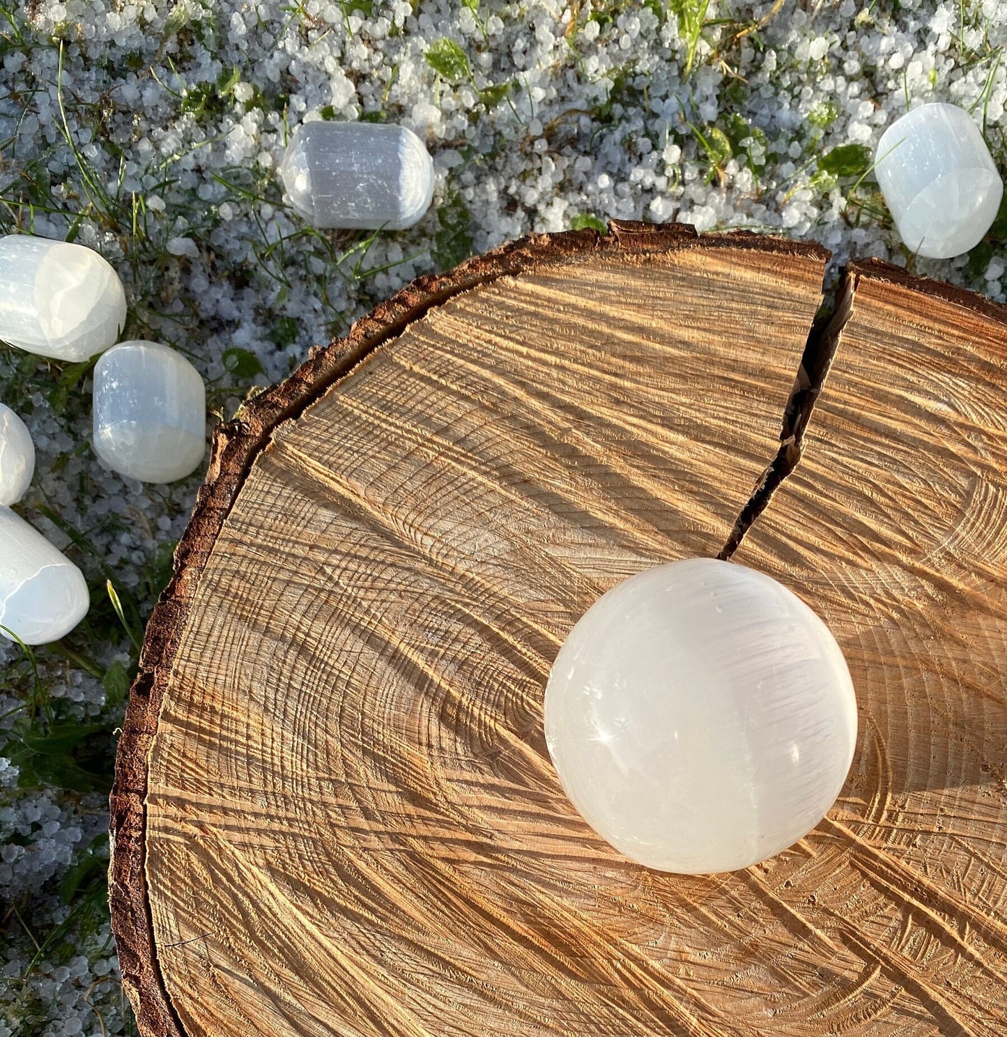 Selenite Crystal ball (small) Energy & Room Cleanser, Crystals to release negativity.