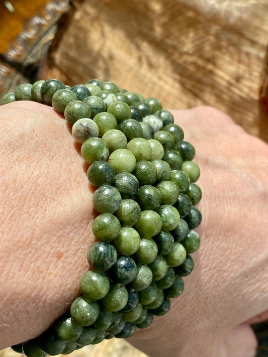 Jade crystal bracelet, Calming crystal for emotions and body, Abundance crystal.