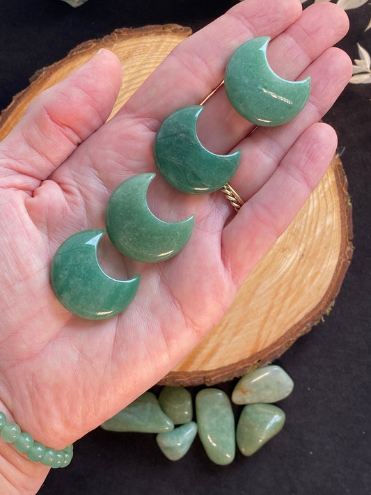 Green Aventurine Crystal Moon, Luckiest crystal, Manifestation, Abundance, Release old habits, Cultivate a zest for life